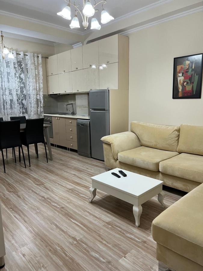 Ergi'S Host Apartment Tirana Kültér fotó