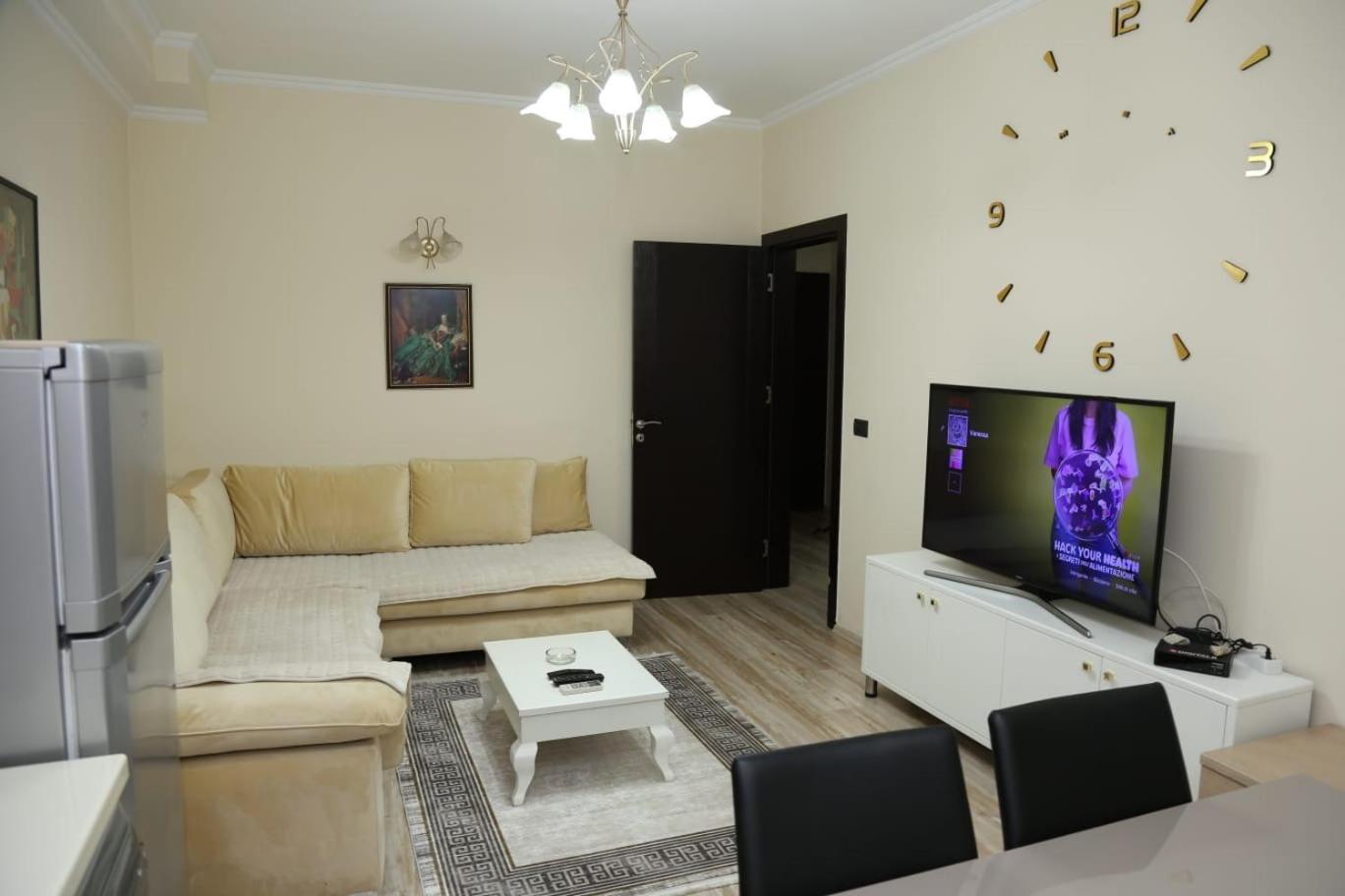 Ergi'S Host Apartment Tirana Kültér fotó