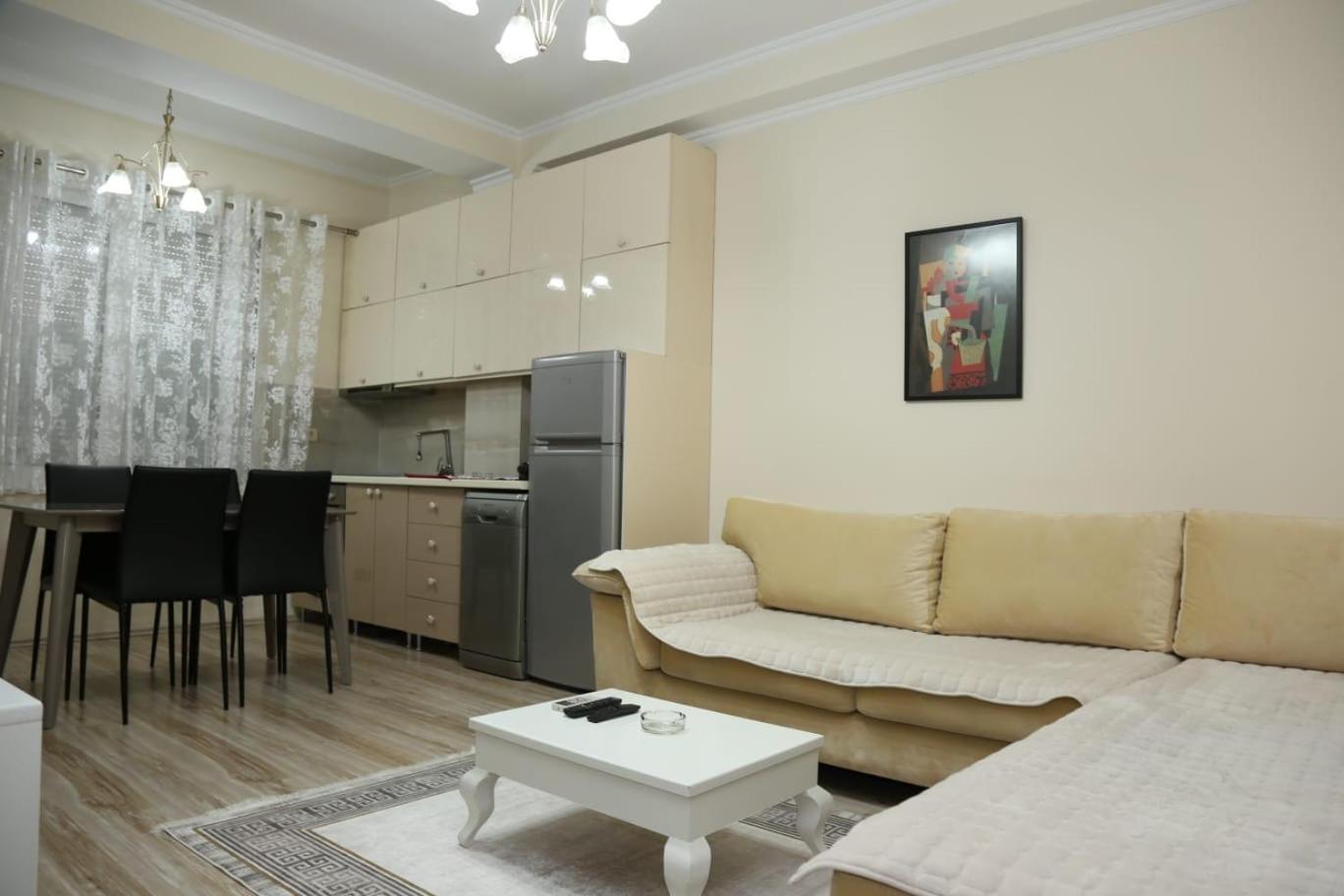 Ergi'S Host Apartment Tirana Kültér fotó